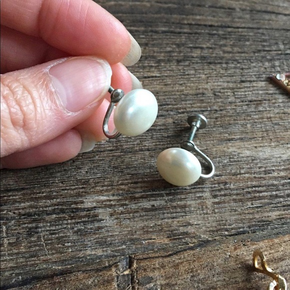 Vintage Pearl Screw-Back Earrings - Picture 1 of 1